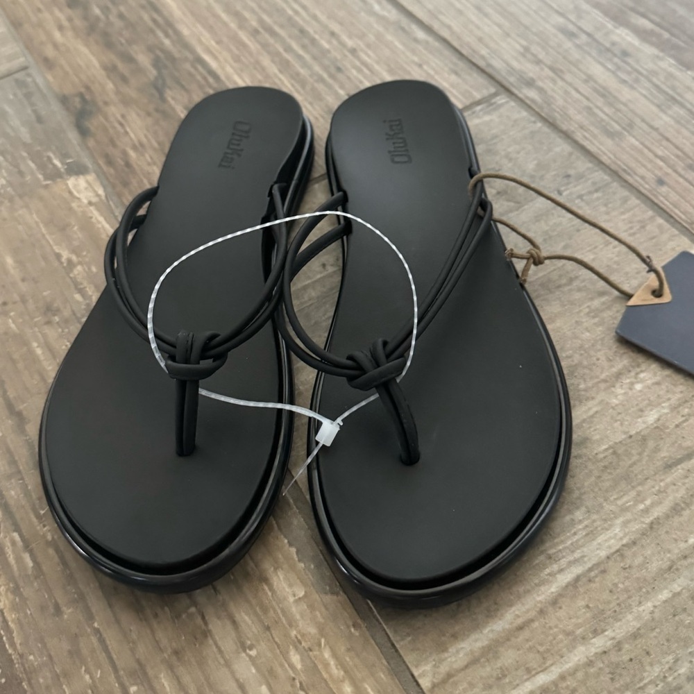 Olukai Aka Sandals in black size 8 - Picture 3 of 7